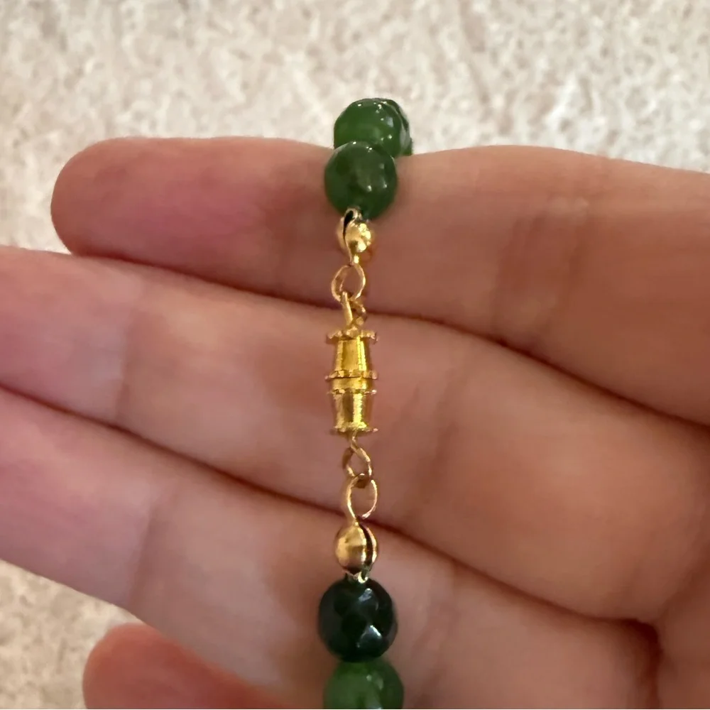 Faceted green quartzite bead gold tone choker necklace - Picture 8 of 8